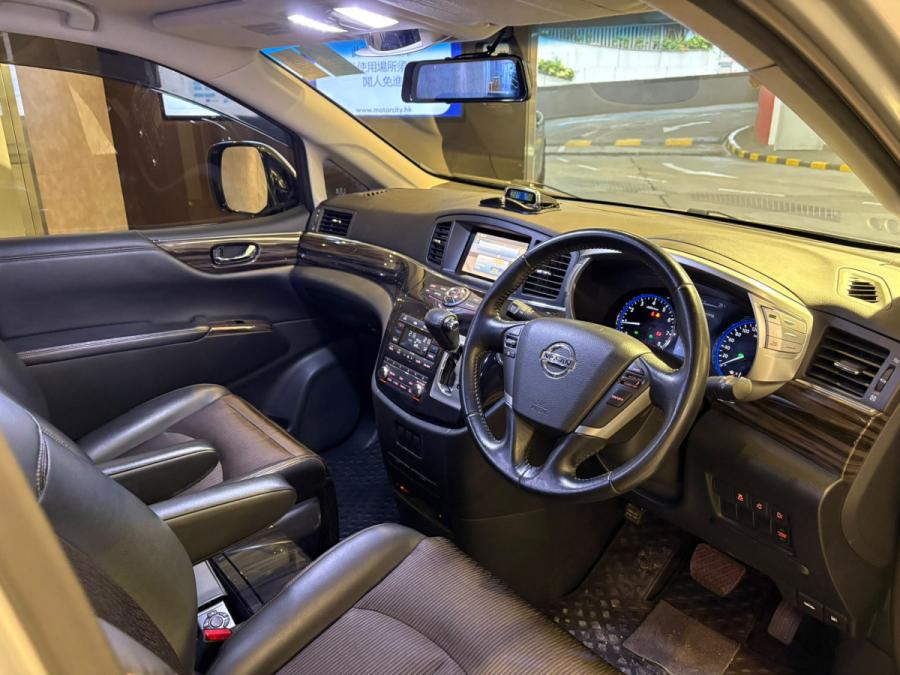 Elgrand 2.5 Highway Star - Image 3